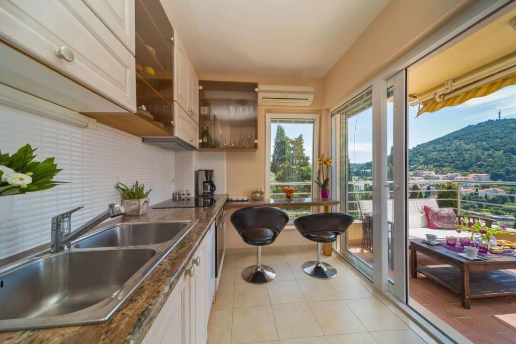 Blue Dream - Stylish Apt With Stunning Sea View ดูบรอฟนิก ภายนอก รูปภาพ